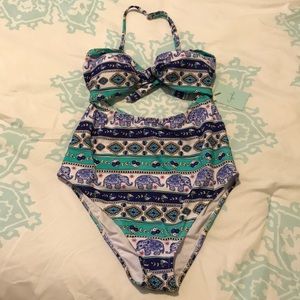 Cupshe one-piece bathing suit with cut out